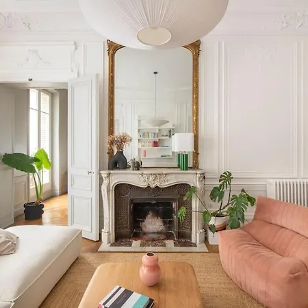 Haussmannien 156m2 Avec Balcon Filant Appartamento Parigi