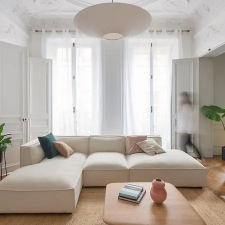 Appartamento Haussmannien 156m2 Avec Balcon Filant *
