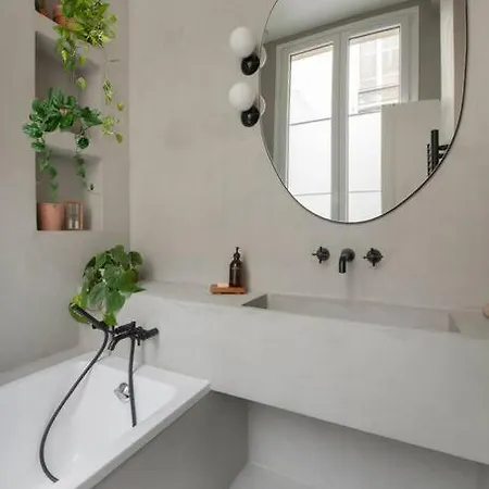 Appartamento Haussmannien 156m2 Avec Balcon Filant *